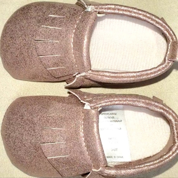 Baby girl, mauve sparkly shoes, size 3-6 months - Picture 2 of 11